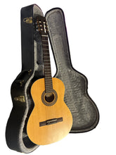 Charger l'image dans la galerie, Godin’s La Patrie Etude Nylon String Classical Guitar with Hardshell Case- PRE OWNED