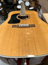 Charger l'image dans la galerie, Washburn D10SLH Left-Handed Dreadnought Acoustic Guitar - PRE OWNED
