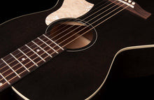 Charger l'image dans la galerie, Art & Lutherie 042418 Roadhouse Faded Black A/E Parlor Acoustic Guitar MADE In CANADA-(6536632729794)
