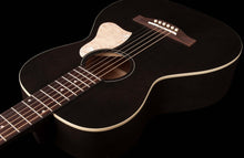 Charger l'image dans la galerie, Art & Lutherie 042418 Roadhouse Faded Black A/E Parlor Acoustic Guitar MADE In CANADA-(6536632729794)