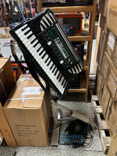Charger l'image dans la galerie, Midivox Accordion with Stand - PRE OWNED
