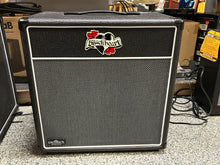 Charger l'image dans la galerie, Crate Blackheart Engineering Bass Amplifier - PRE OWNED

