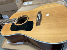 Charger l'image dans la galerie, Washburn D10SLH Left-Handed Dreadnought Acoustic Guitar - PRE OWNED
