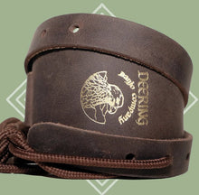 Charger l'image dans la galerie, DEERING S-DLBRN DISTRESSED LEATHER CRADLE BANJO STRAP - BROWN
