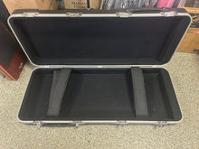 Load image into Gallery viewer, Gator Cases Molded 61-Note Keyboard Case with Wheels - PRE OWNED
