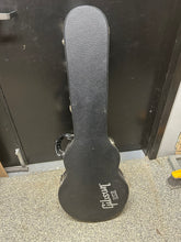 Load image into Gallery viewer, Gibson Les Paul Hardshell Case - Pre Owned
