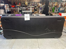 Load image into Gallery viewer, Fender - Deluxe Molded Strat®/Tele® Case-Black - OPEN BOX
