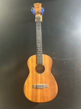 Charger l'image dans la galerie, Crossroads Baritone Ukulele Mahogany  - Pre Owned
