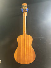 Charger l'image dans la galerie, Crossroads Baritone Ukulele Mahogany  - Pre Owned
