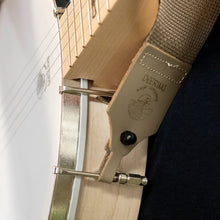 Charger l'image dans la galerie, DEERING NYLON BANJO STRAP 2” BROWN-(8375805247743)
