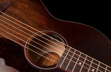 Charger l'image dans la galerie, Art &amp; Lutherie 042395 Roadhouse Bourbon Burst A/E Parlor Acoustic Electric Guitar MADE In CANADA-(6536632631490)
