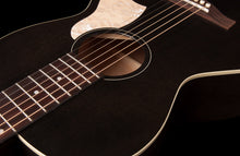 Charger l'image dans la galerie, Art &amp; Lutherie 042418 Roadhouse Faded Black A/E Parlor Acoustic Guitar MADE In CANADA-(6536632729794)
