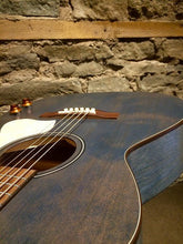 Charger l'image dans la galerie, Art &amp; Lutherie 047086 Legacy Concert Acoustic Electric Guitar Denim Blue Q-Discrete Made In Canada-(6536632008898)
