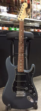 Charger l'image dans la galerie, Fender Strat MIM - Satin Grey - Occasion

