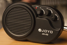 Charger l'image dans la galerie, JOYO JA-02 Mini amplificateur d'entraînement de guitare portable 3 WATTS, noir
