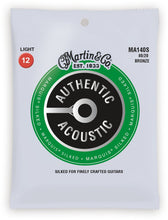 Charger l'image dans la galerie, MARTIN MA140S LIGHT 12 - 54 BRONZE 80/20 CORDES GUITARE ACOUSTIQUE AUTHENTIQUE MARQUIS® SOIE
