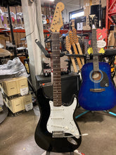 Charger l'image dans la galerie, Fender MIk Strat Guitare Electrique Noir - Occasion
