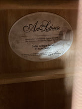 Charger l'image dans la galerie, Art &amp; Lutherie 014309 Cedar Antique Burst Guitare acoustique MADE In CANADA - Pre Owned
